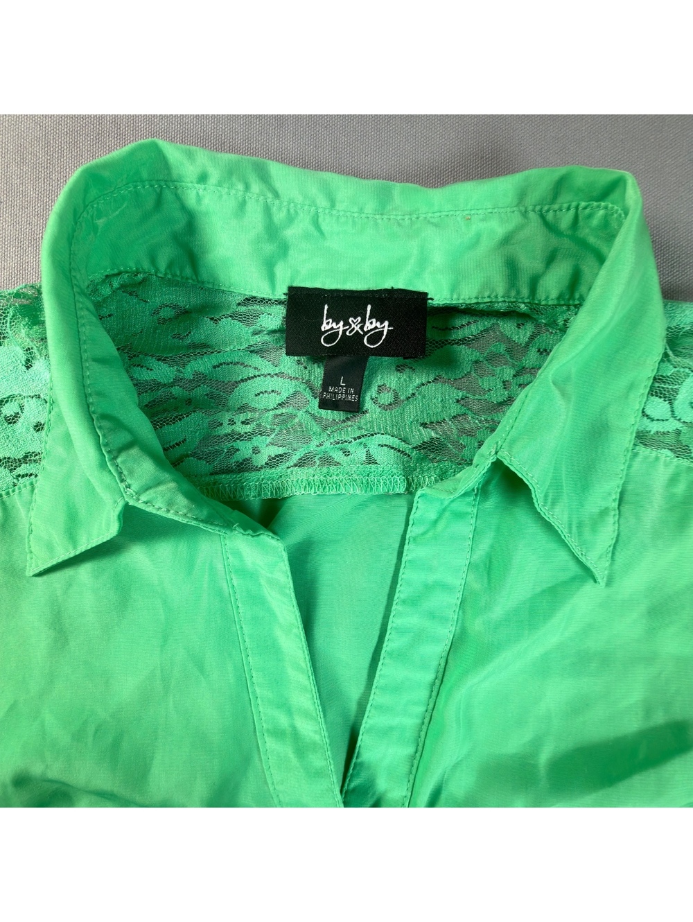 By & By Boy Womens Large Green Button Up Shirt Short Sleeve Casual Blouse - Picture 2 of 8